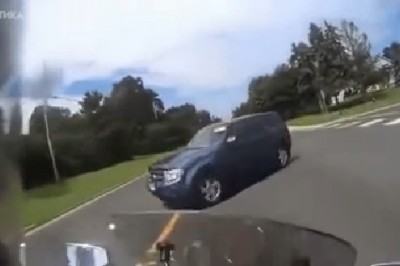 Motocyklista kontra kierowca auta. Takiego finału nikt się nie spodziewał