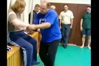 Jeśli myślisz, że widziałeś żenujący styl walki to zobacz ten filmik