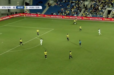 Wyjątkowo dziwny gol. Strzelił go pomagając kontuzjowanemu koledze z drużyny