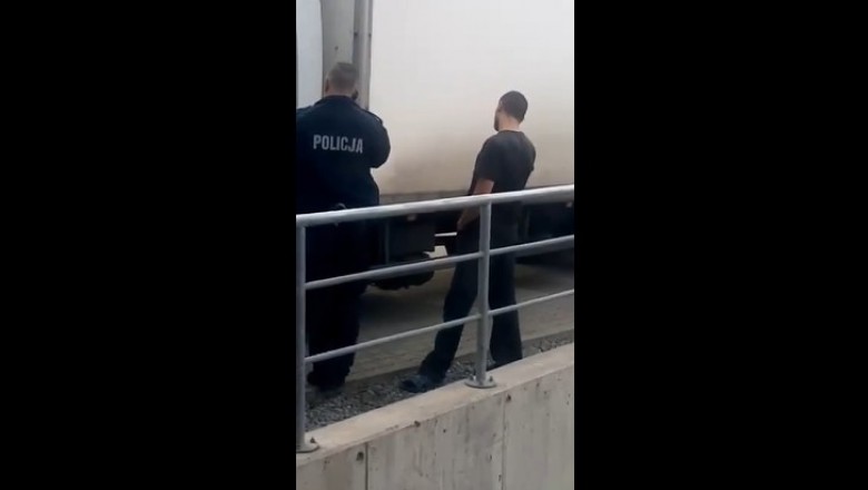 Kompletnie wygięty kierowca ciężarówki nagrany na rozładunku. Policja była na miejscu