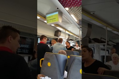 Nagranie z szarpaniny pasażerów w Kolejach Dolnośląskich. Sami chcieli go wyprowadzić