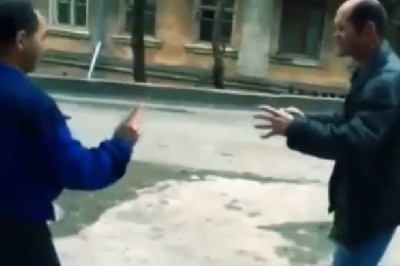 Czekał na odpowiedni moment. Wystarczył jeden celny strzał i położył go na drodze