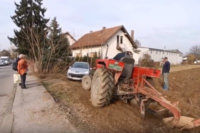 Prosił ludzi, żeby nie parkowali na jego ziemi. Nie posłuchali, więc wziął sprawy w swoje ręce