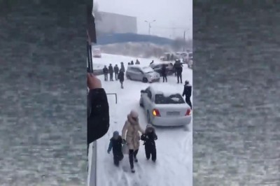 Karambol na osiedlu. Czyli, ale urwał, ale to było dobre w wersji rosyjskiej