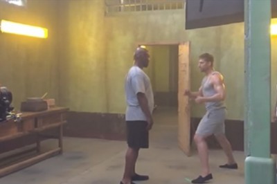 Wszyscy myśleli, że jest już stary i bez formy. Tyson policzkuje kickboksera w zaskakującym tempie