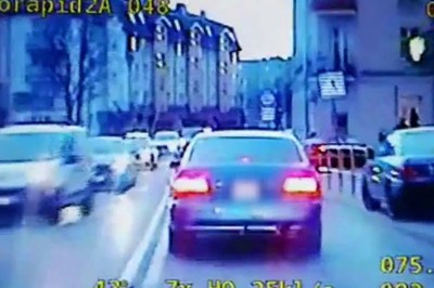 Nagranie jak 17-latek uciekał kradzionym samochodem po Elblągu