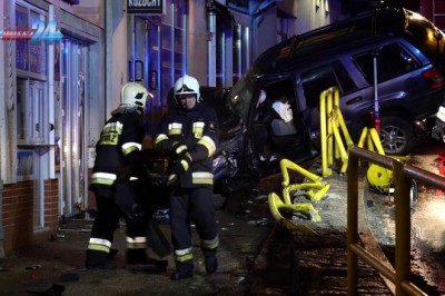 Nagranie z wypadku w Szklarskiej Porębie, gdzie Jeep przeleciał przez barierki