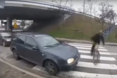 Ostra jazda między rowerzystami, a kierowcą  Golfa w Gorzowie