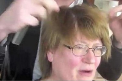 Czuła się „niewidzialna” przed ślubem córki. Po wizycie u stylisty, nie potrafiła się rozpoznać