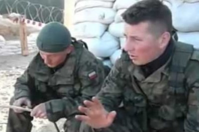 Dwóch żołnierzy rozwaliło system. Klasyk o tym jak się robi karierę w wojsku