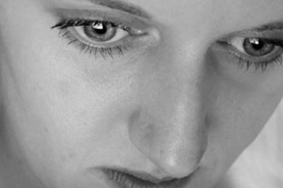 Pomylił się i smsa zamiast koledze wysłał do żony. „Aśka jest tłusta. Przytyła po ciąży”