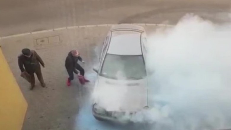 Nagranie z pożaru Mercedesa w Bolesławcu. Świadkowie szybko ruszyli na ratunek