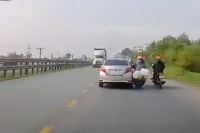 Prawdziwe oszukać przeznaczenie. Centymetry od kół wielkiego TIRa