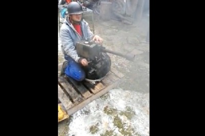 Inwazja Seby na wiejski sklep monopolowy. Wczuł się niesamowicie