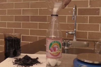 Nauczyciel pokazał ile cukru jest w oranżadzie ze szkolnego sklepiku