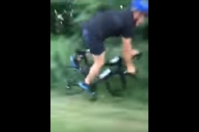 Myślisz, że widziałeś chamskie zachowanie? To zobacz co zrobił ten typ w aucie z rowerzystą