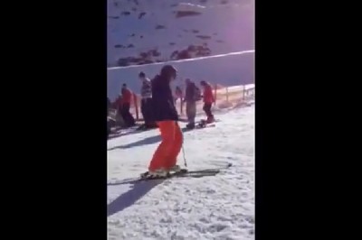 Janusz na nartach pokazuje swój popisowy numer. Kierowca chyba się wkurzy