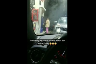 Kobieta na stacji benzynowej nie może ogarnąć co jest nie tak