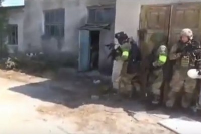 Grupa antyterrorystów w akcji. Gdy użyjesz za mocnego ładunku wybuchowego 