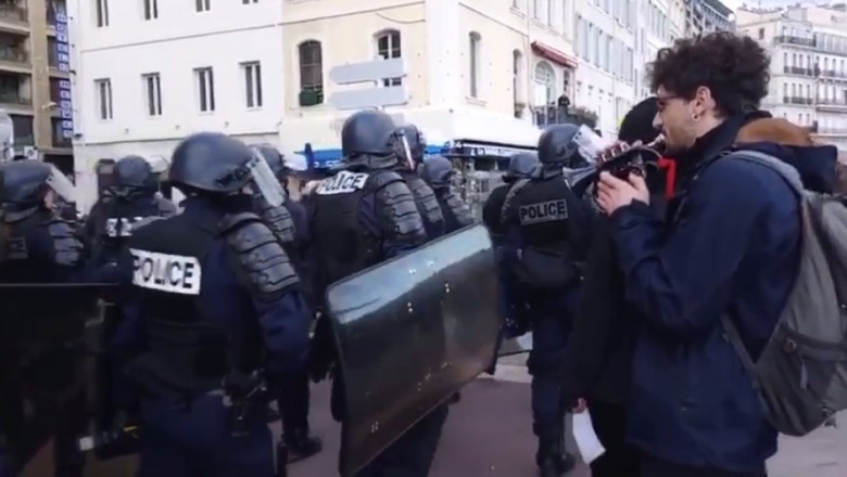 Ziomek rozwalił system podczas przemarszu policjantów. Dobry numer odstawił