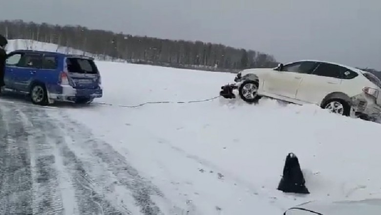 Szwagier pomóż wyciągnąć auto z zaspy. Czyli szybka instrukcja jak tego nie robić