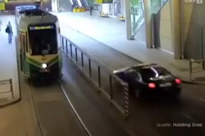 Nieudany pościg policyjny za BMW. Panowie nie ogarnęli samochodu