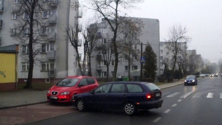 Obraziła się na auto i zostawiła je na środku drogi. Blondyna i jej piękna akcja