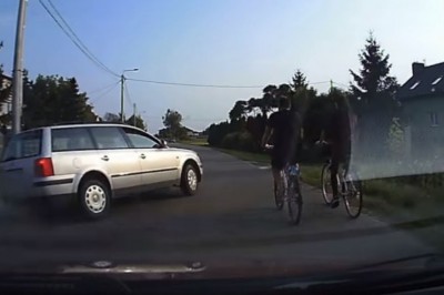 Janusz w Passeratti daje popis lądowania w rowie po środku wioski