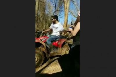 Potrzymaj mi browar Kochanie i patrz jak to się robi. Seba i jego popis na quadzie