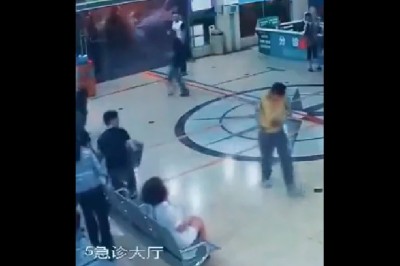 Odważny dziadek kontra gość z tasakiem. Wziął go z zaskoczenia