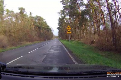 Jedziesz sobie spokojnie, a tu nagle gość nie ogarnia swojego BMW