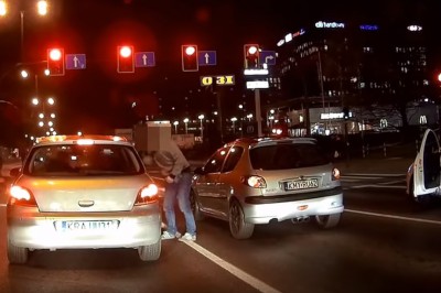 Szybki i wściekły Seba wyskakuje z łapami do innego kierowcy - Kraków