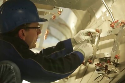 Edek to specjalista w obijaniu się w robocie. Nawet telewizja mu nie przeszkadza