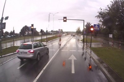 Ogromny fart na przejściu dla pieszych. To się nazywa oszukać przeznaczenie