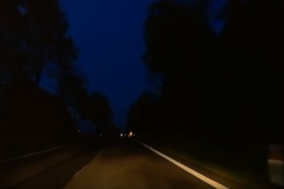 Jedziesz sobie spokojnie wieczorem, a tu taka niespodzianka na drodze