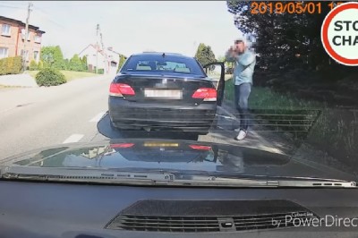 Seba nie lubi kiedy ktoś wyprzedza jego BMW. Musi pokazać kto jest panem na drodze