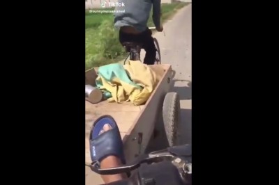 Kiedy kumpel na motorze pomaga Ci driftować na zakręcie Twoim trójkołowcem 