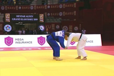 Kiedy nie możesz się oderwać od telefonu i zabierasz go nawet na walkę Judo