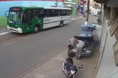 Myślisz, że widziałeś co głupiego można zrobić z benzyną? To zobacz tych dwóch typów