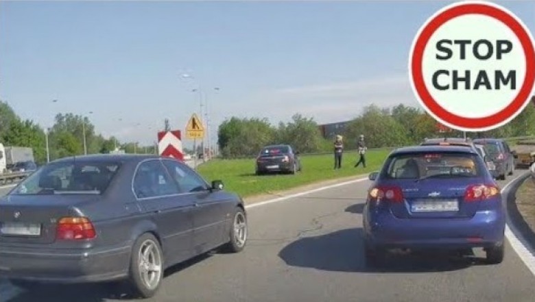 Policjanci kontra cwaniaki na zjeździe z obwodnicy. Dopadła ich szybka karma