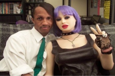 Ci ludzie poślubili najdziwniejsze rzeczy. Ciężko uwierzyć, że ktoś udziela takich ślubów 