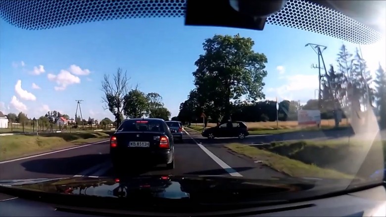 Wypadek motocyklisty. Tak się kończy omijanie korka pod prąd