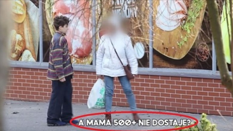 Głodny chłopiec prosił przechodniów o jedzenie. „A mama 500 plus nie dostaje?”