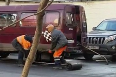 Siadaj Mietek na maszynę i lecimy z tą robotą, bo kierownik patrzy 