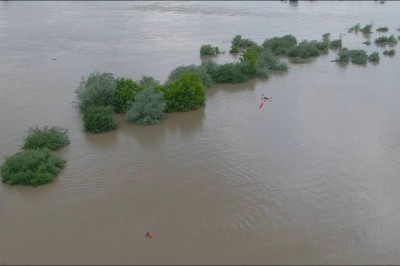 Ratowanie człowieka za pomocą drona w czasie powodzi w Warszawie