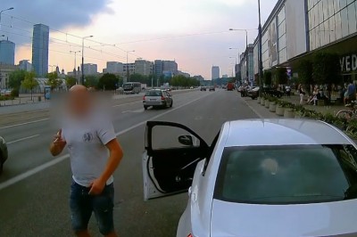 „Nie widzisz, że miałem awaryjne?”. Cwaniak z Lexusa kontra kierowca autobusu