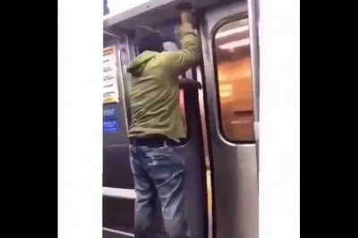 Kiedy tak się spieszysz na promkę w Biedrze, że nawet pociąg cię nie powstrzyma 