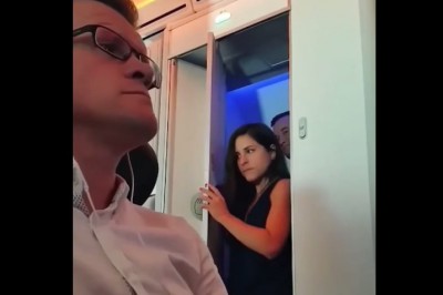 Przypadkiem nagrał parkę bawiącą się w toalecie samolotu. Ta mina mówi wszystko