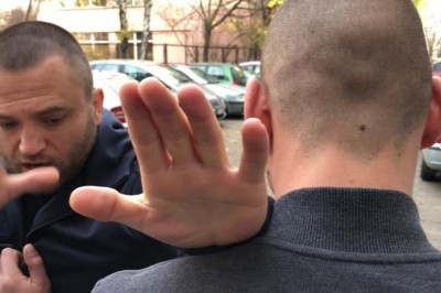 Szybki pokaz Krav Magi. Gdy trafisz na Sebixa, będziesz wiedzieć jak się bronić