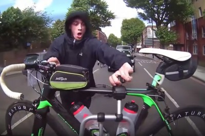 Odstawił niezłą żenadę. Sebix chciał zabrać rower z auta podczas jazdy